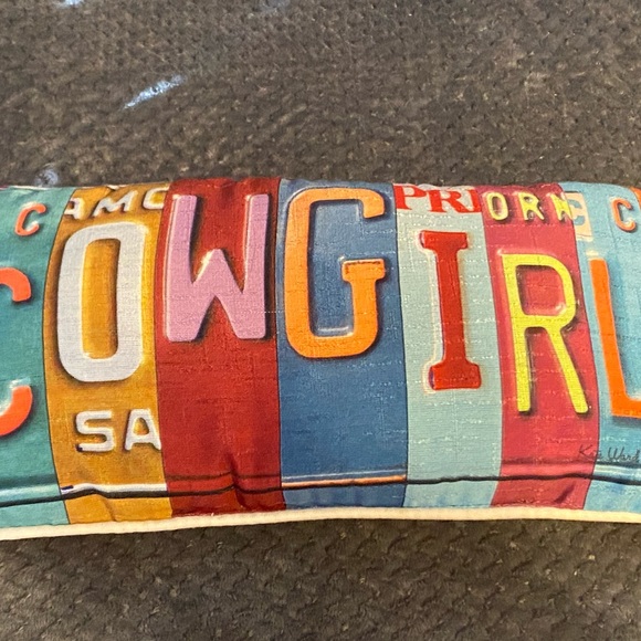 Accent pillow - Picture 2 of 3